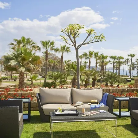 & Hotel 4*