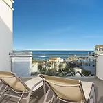 Hotel & 4*